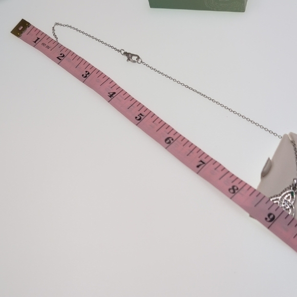 Solvar Tara Silver and Green Trinity Knot Necklace - Picture 4 of 6